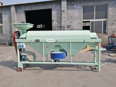 黑龍江哈爾濱李經理訂購的中型水稻打毛機、稻種脫芒機裝車發貨